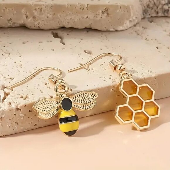 Bee Lover Gold plated Dangle Bee & Honeycomb Decor Mismatched Drop Earrings - Picture 1 of 8